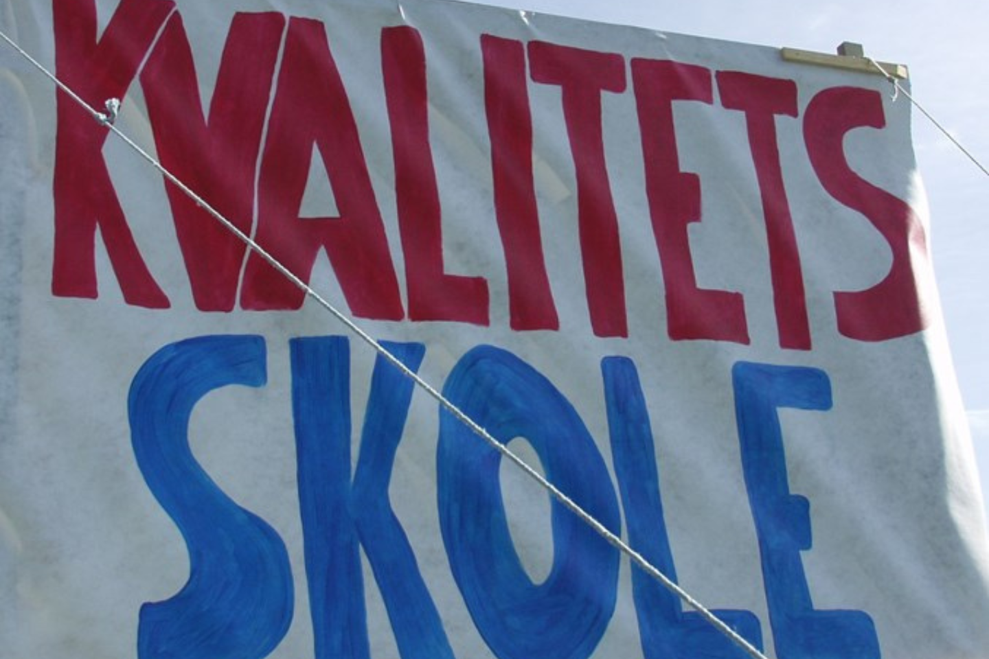 Banner med påskrift: 