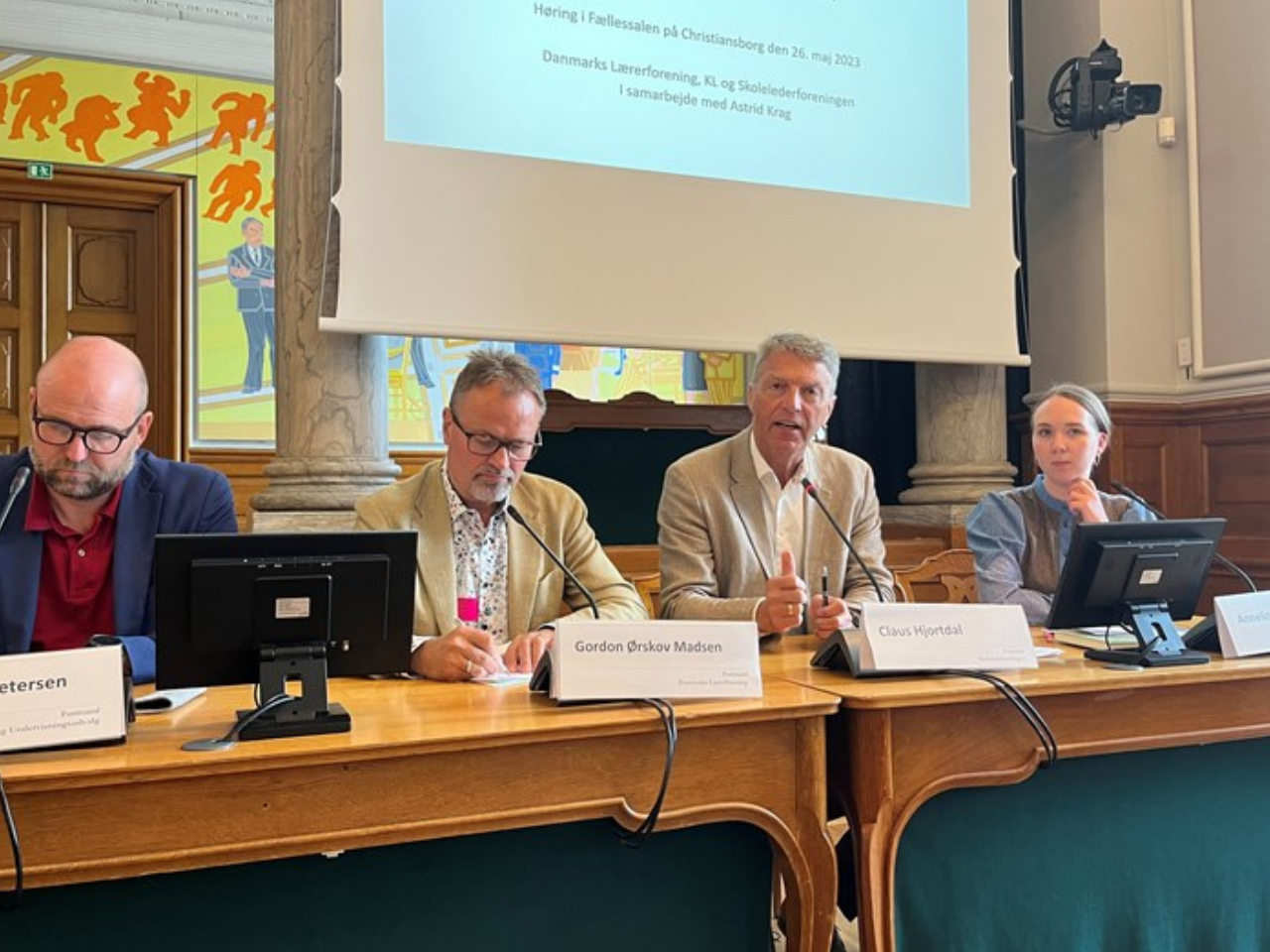 Claus Hjortdal til høring på Christiansborg sammen med tre andre