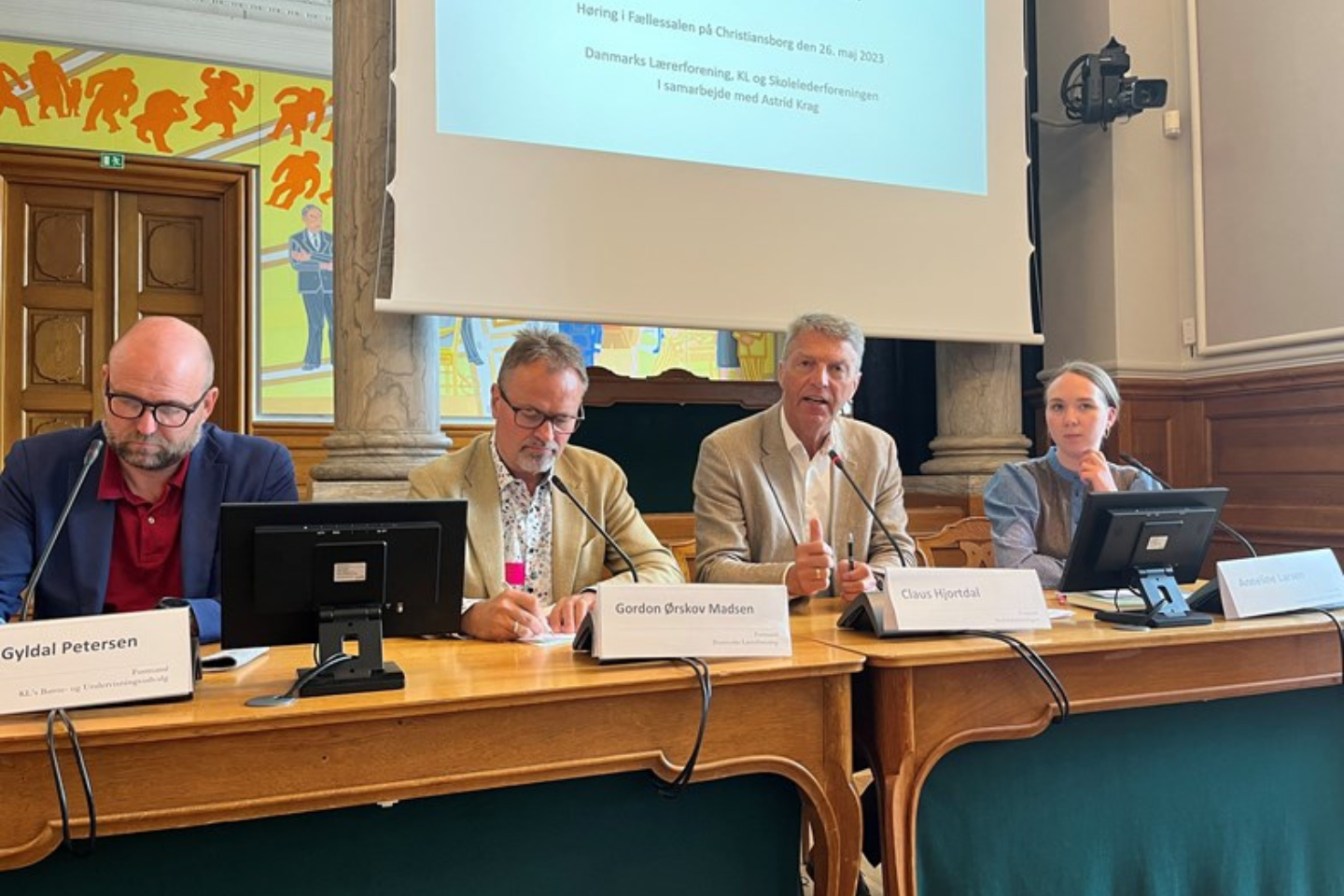 Claus Hjortdal til høring på Christiansborg sammen med tre andre